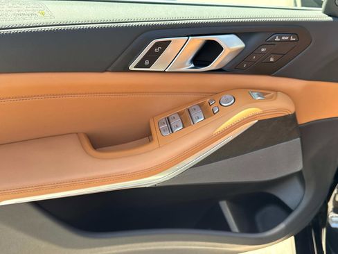 Used 2025 BMW X7 xDrive40i w/ Premium Package image 15