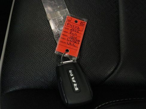 Used 2025 RAM 1500 Laramie AWD/4WD image 35