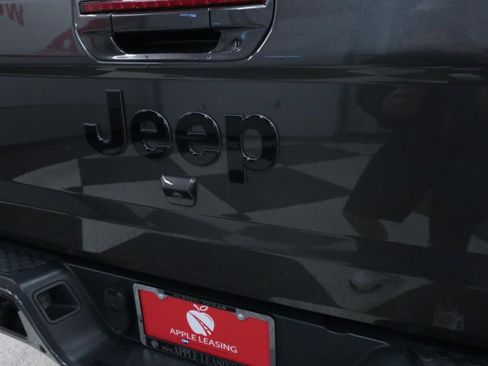 Used 2021 Jeep Gladiator Overland AWD/4WD image 29