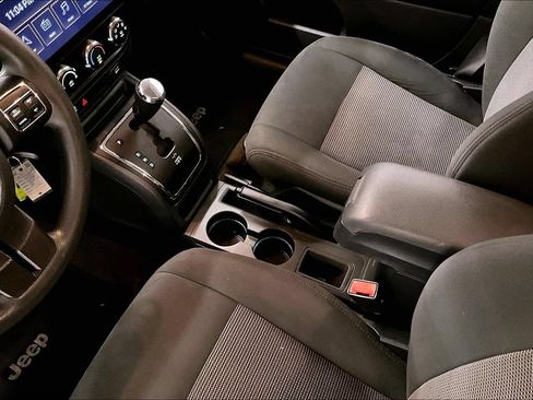 Used 2017 Jeep Patriot Sport w/ Power Value Group FWD image 18