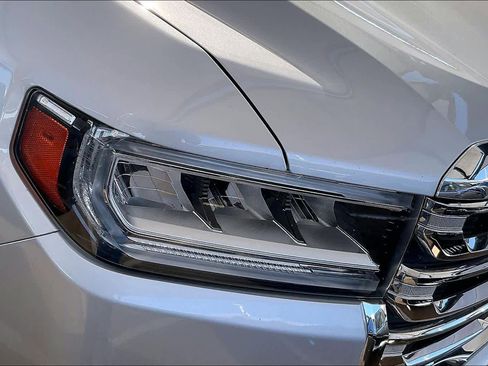 Used 2020 GMC Acadia SLE image 27