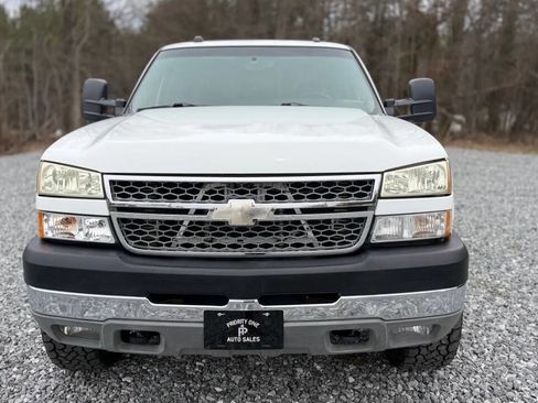 Used 2005 Chevrolet Silverado 2500 LT w/ Heavy-Duty Power Package image 2