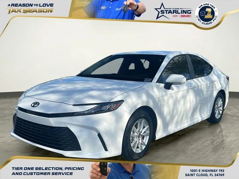 Used 2025 Toyota Camry LE image 1