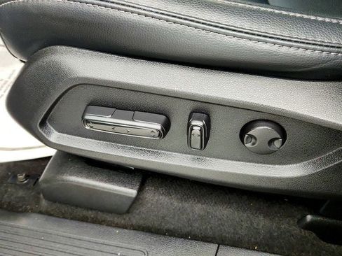 Used 2025 Honda Pilot EX-L image 11