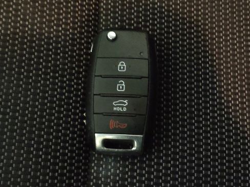 Used 2017 Kia Forte LX image 32