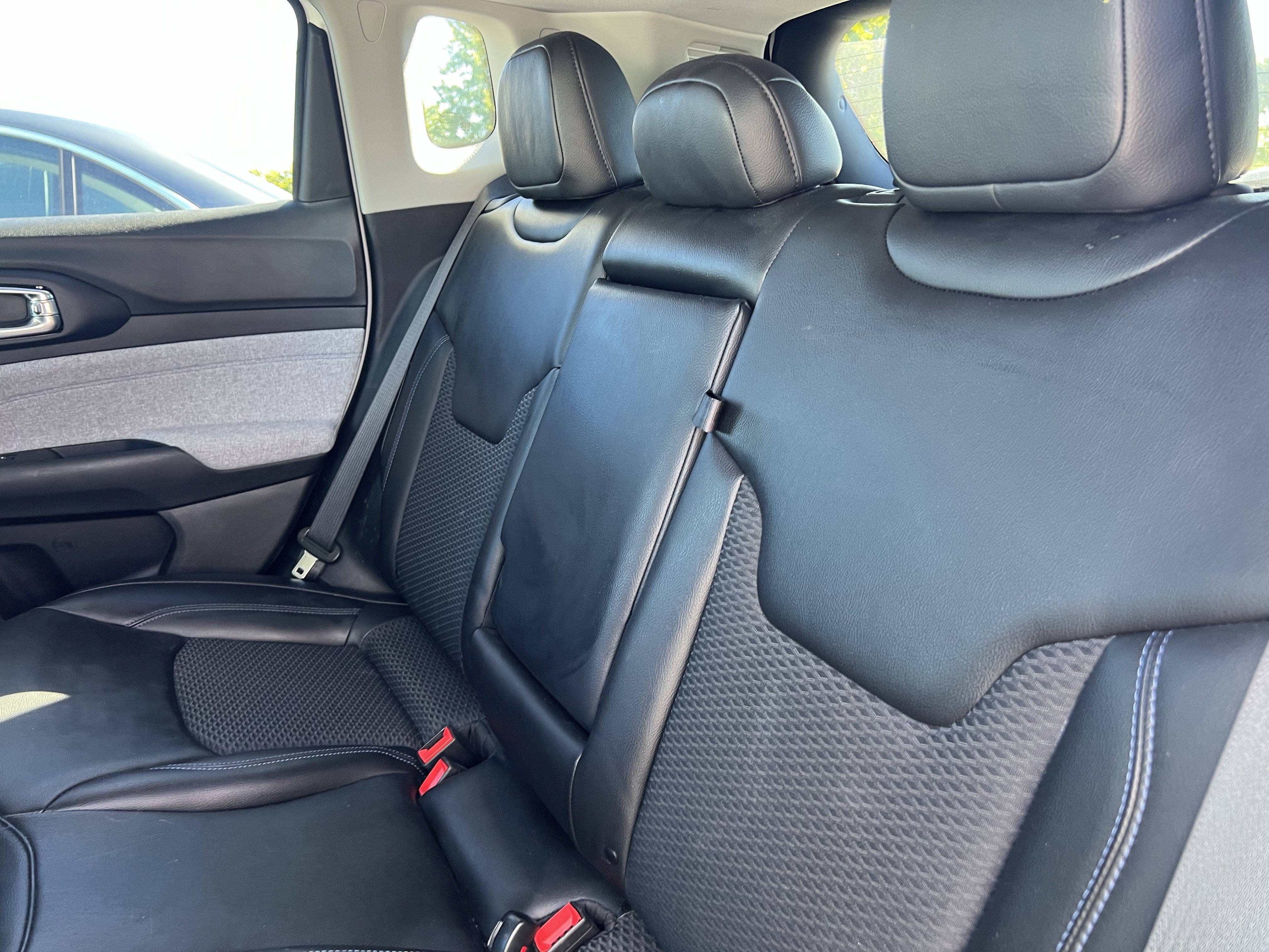 Used 2022 Jeep Compass Latitude FWD image 33