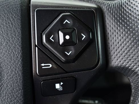 Used 2017 Toyota Tacoma TRD Off-Road w/ Tow Package (A/T) AWD/4WD image 31