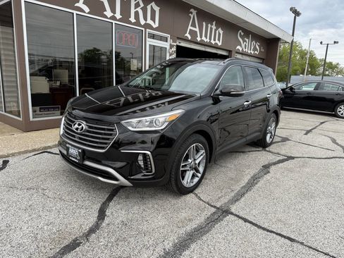 Used 2017 Hyundai Santa Fe AWD image 2