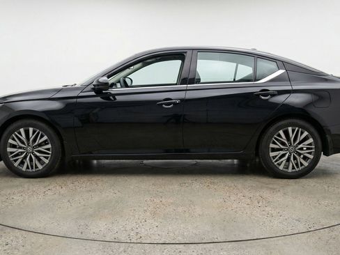 Used 2025 Nissan Altima 2.5 SV FWD image 5