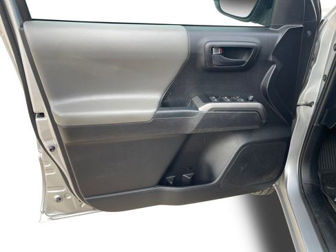 Used 2021 Toyota Tacoma TRD Off-Road image 26