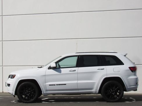Used 2021 Jeep Grand Cherokee Laredo X AWD/4WD image 4