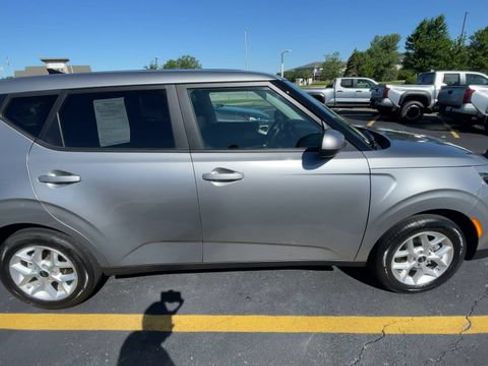 Used 2025 Kia Soul LX w/ LX Technology Package FWD image 3