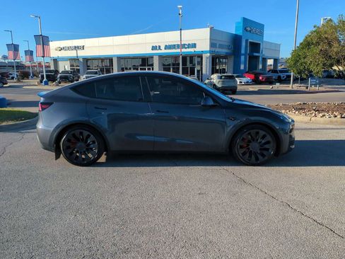 Used 2023 Tesla Model Y Performance image 9