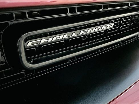 Used 2021 Dodge Challenger SXT image 7