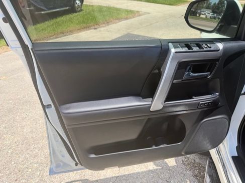 Used 2022 Toyota 4Runner Limited AWD/4WD image 12