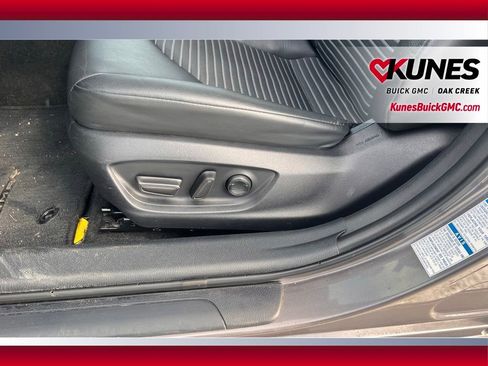 Used 2024 Toyota Camry SE image 11