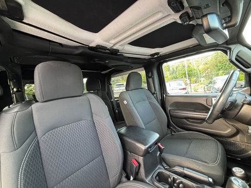 Used 2021 Jeep Wrangler Sport image 28