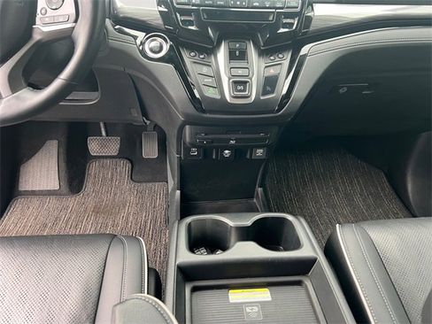 Used 2023 Honda Odyssey Touring image 11