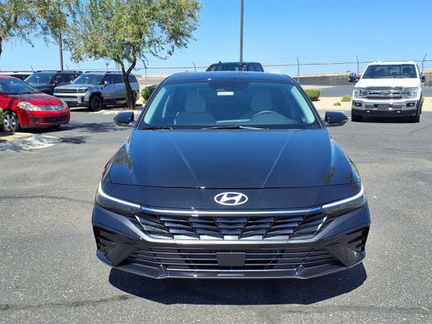 New 2026 Hyundai Elantra Limited FWD image 2