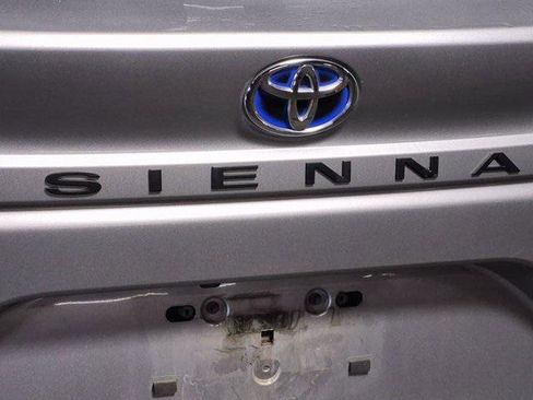 Certified 2024 Toyota Sienna XLE image 7