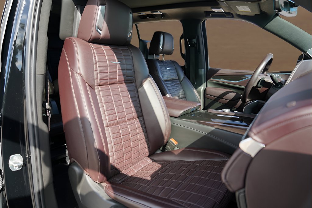 Used 2021 Cadillac Escalade Premium Luxury Platinum w/ LPO, Radiant Package AWD/4WD image 25