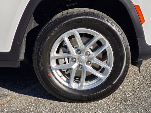New 2025 Jeep Grand Cherokee Laredo X w/ Luxury Tech Group I image 13