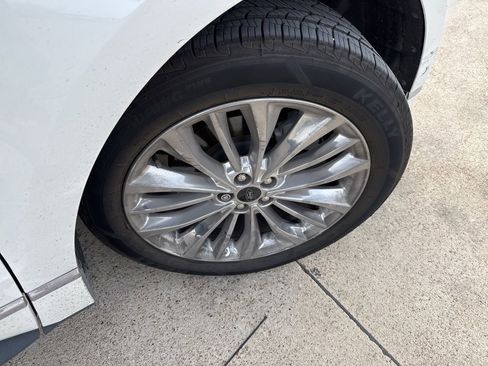 Used 2024 Ford Edge Titanium w/ Titanium Elite Package image 16