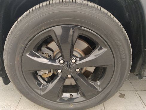 Used 2020 Jeep Cherokee Latitude Plus FWD image 31