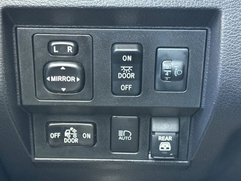 Used 2021 Toyota Tundra SR5 w/ Trail Edition image 31