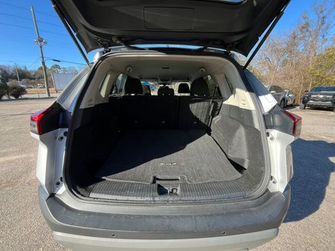 Used 2023 Nissan Rogue SV image 30