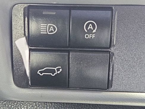 Used 2023 Toyota Highlander XLE FWD image 27