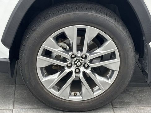 Used 2023 Toyota RAV4 XLE Premium image 6