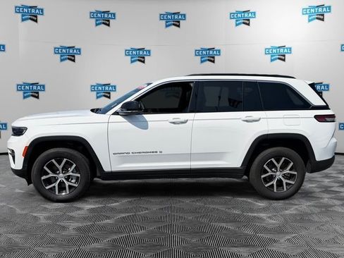 Used 2024 Jeep Grand Cherokee Limited AWD/4WD image 3