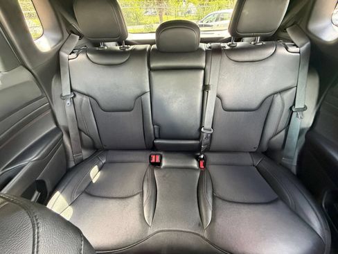 Used 2025 Jeep Compass Trailhawk AWD/4WD image 32