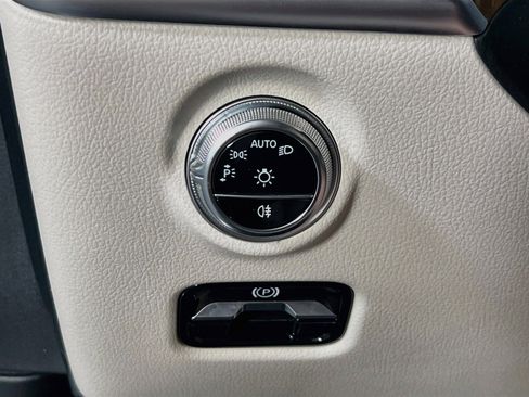 Used 2024 Mercedes-Benz C 300 4MATIC Sedan image 10