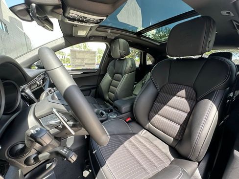 Used 2025 Porsche Macan Turbo image 5