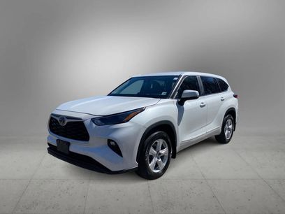 Used 2023 Toyota Highlander LE