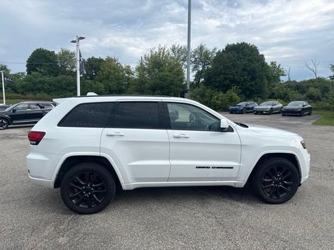 Used 2018 Jeep Grand Cherokee Altitude AWD/4WD image 6
