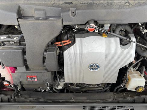 Used 2017 Toyota Highlander Limited Platinum w/ Carpet Mat Package image 18