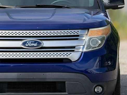 Used 2014 Ford Explorer XLT w/ Equipment Group 202A AWD/4WD image 12