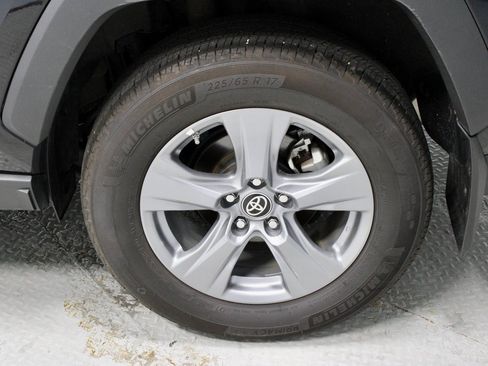 Used 2022 Toyota RAV4 LE image 19