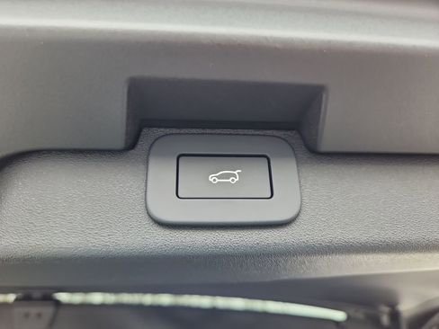 Used 2026 Land Rover Discovery S image 14