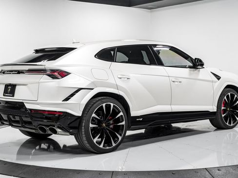 Used 2024 Lamborghini Urus S AWD/4WD image 3