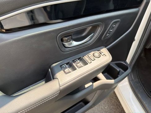 Used 2025 Honda Pilot Touring image 11