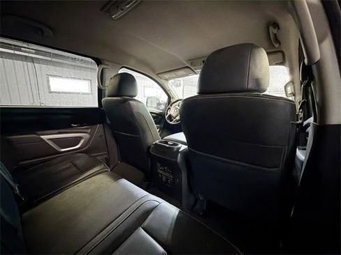 Used 2019 Nissan Titan XD image 11