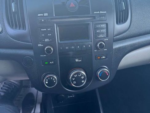 Used 2011 Kia Forte EX image 12
