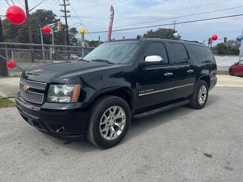 Used 2014 Chevrolet Suburban LTZ image 4