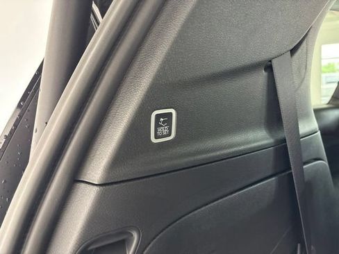 New 2027 Chrysler Pacifica Limited AWD/4WD image 11