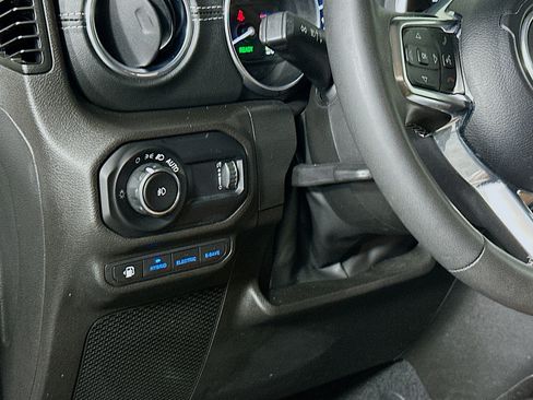 Used 2023 Jeep Wrangler Unlimited Sahara w/ Cold Weather Group AWD/4WD image 17