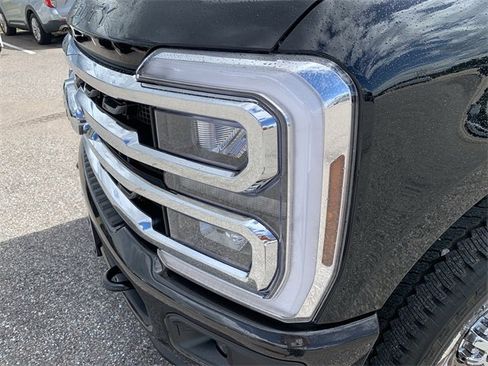 Used 2025 Ford F350 King Ranch w/ FX4 Off-Road Package image 9